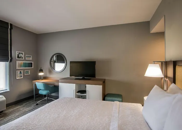 Hampton & Capitol-university Hotel