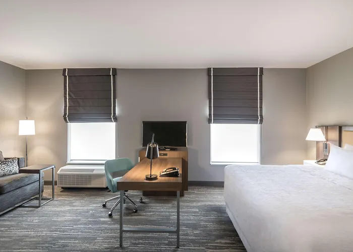 Hampton & Capitol-university 3*
