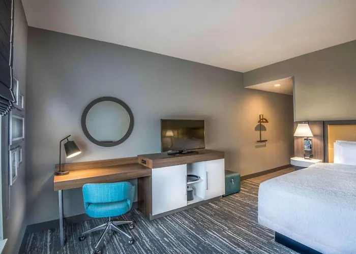Hampton & Capitol-university Hotel 3*