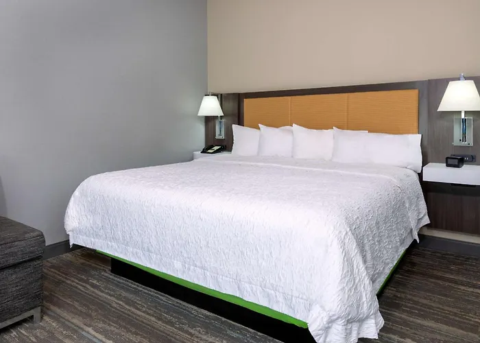 Hampton & Capitol-university Hotel