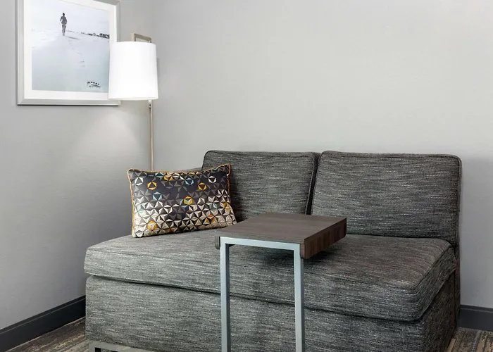Hampton & Capitol-university Hotel 3*