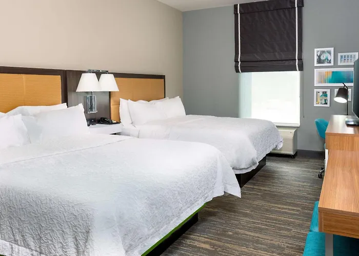 Hampton & Capitol-university 3*