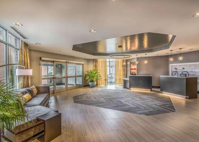 Hotel Hampton & Capitol-university 3*