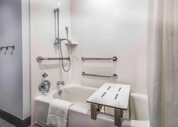 Hampton & Capitol-university Hotel 3*